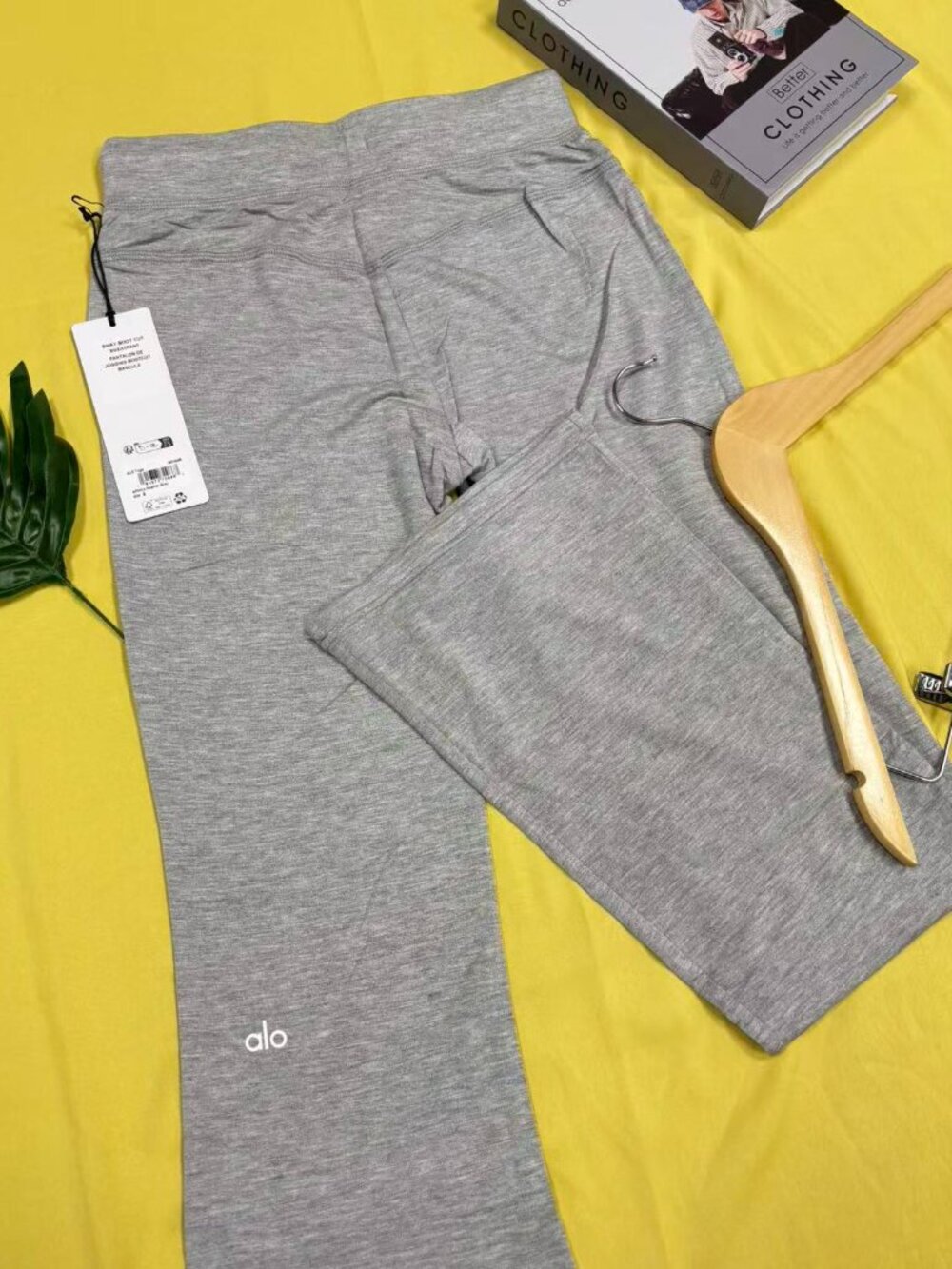 ☁️Alo Yoga Sway Flare Pants Sporty Gray Slightly Flare Casual Long Pants - Picture 4 of 9